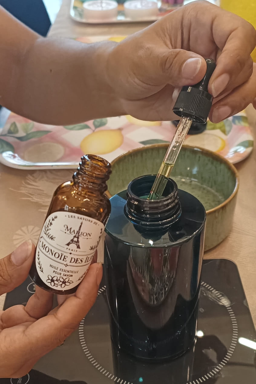Étiquetage personnalisé des flacons de shampoing